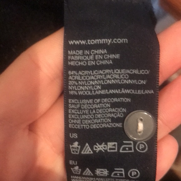 Soft Black Tommy Hilfiger Shawl New with original tags - Picture 4 of 8